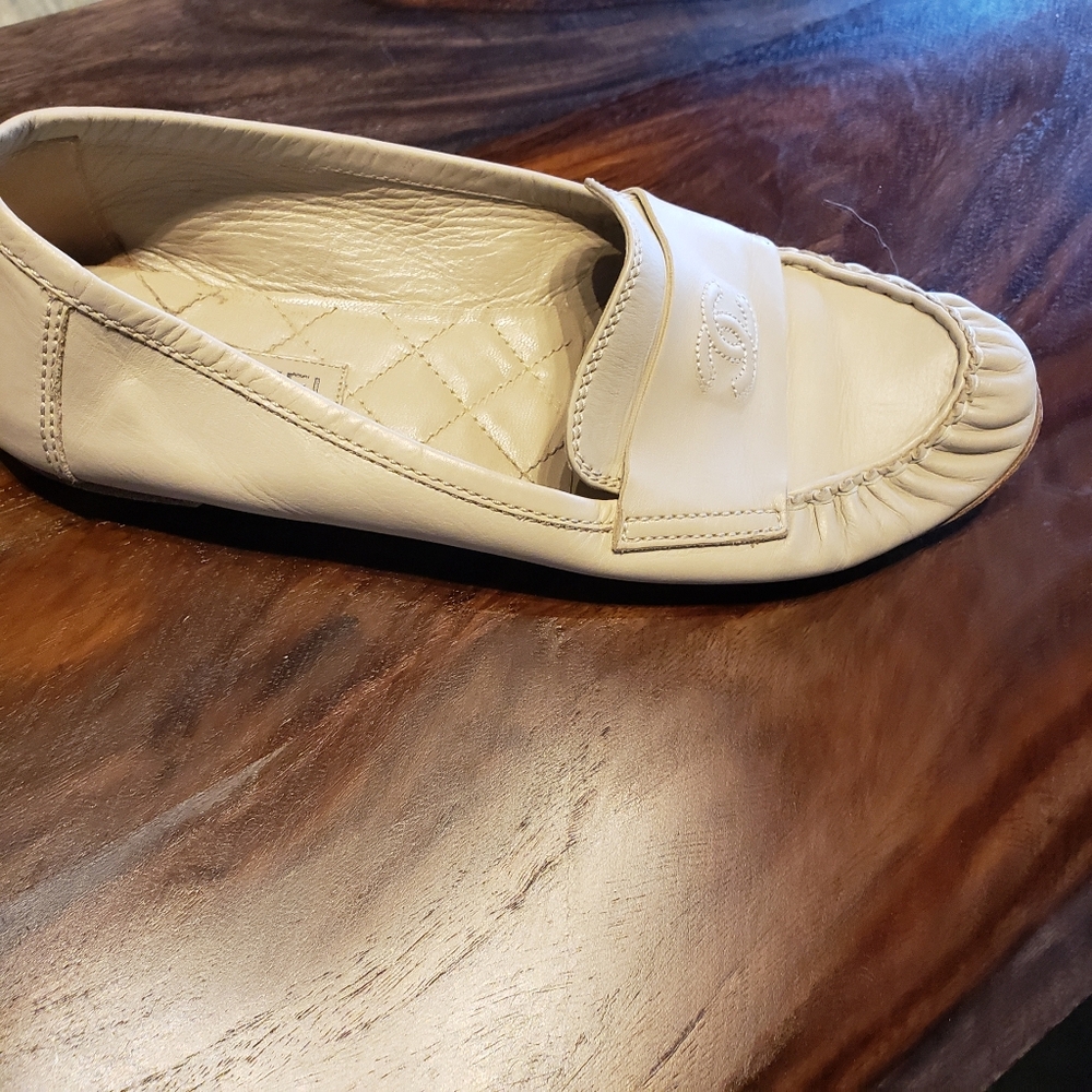 White Chanel 8.5 Cream Loafer *FLAW:right shoe only*